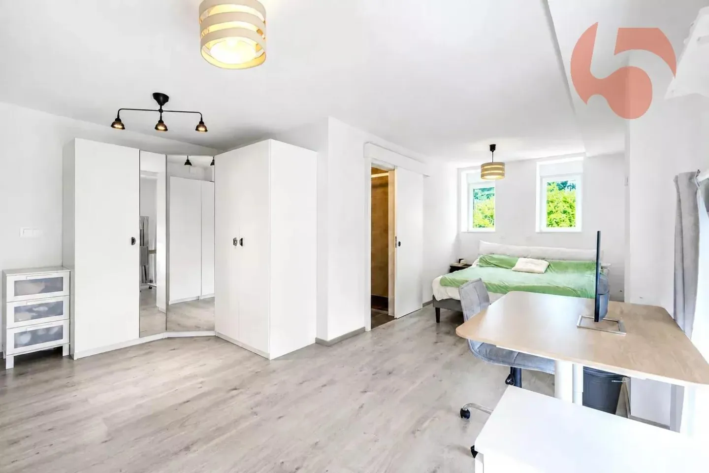 Magnifique appartement de 3,5 pièces de 102,8 m² dans une PPE avec seulement 3 appartements - Photo 7 sur 13