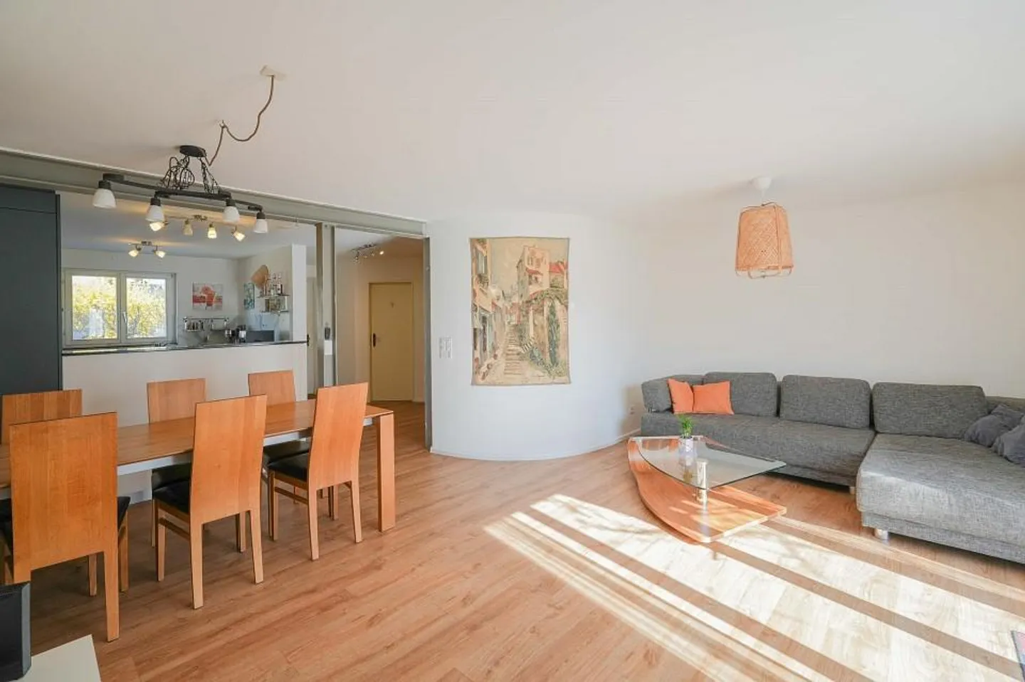 Nel centro - eppure così tranquillo: casa unifamiliare angolare di 5,5 stanze - Foto 3 di 13