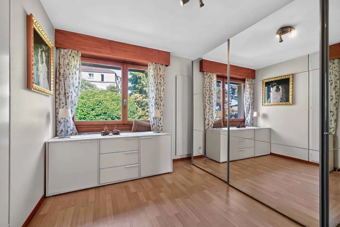 Geräumige 4,5-Zimmer-Wohnung in privilegierter Umgebung - Foto 11 von 13