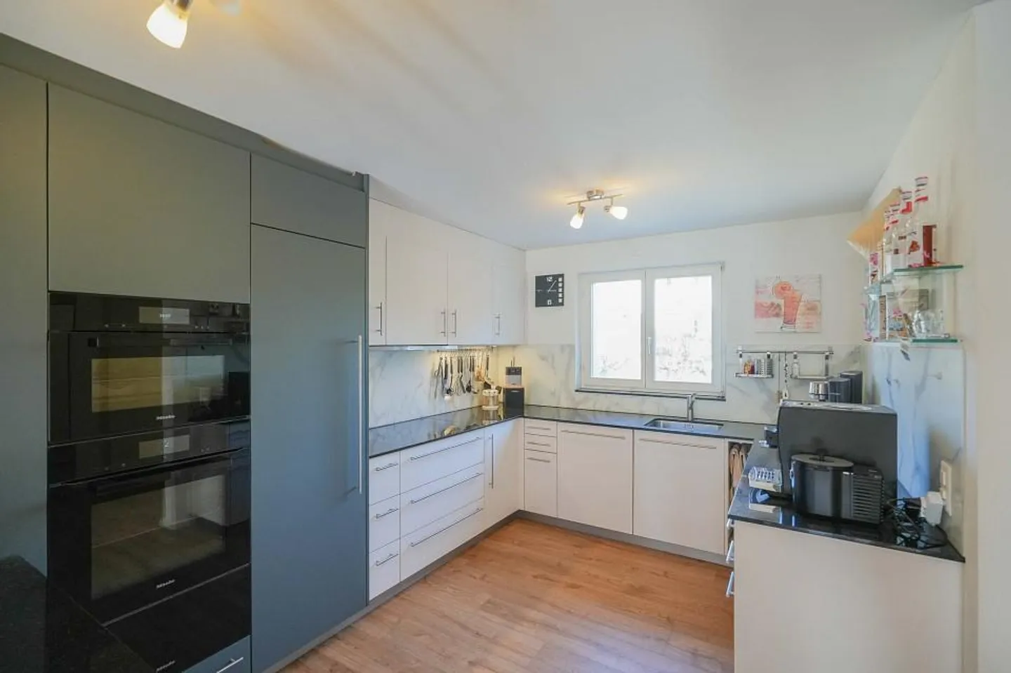 Nel centro - eppure così tranquillo: casa unifamiliare angolare di 5,5 stanze - Foto 4 di 13