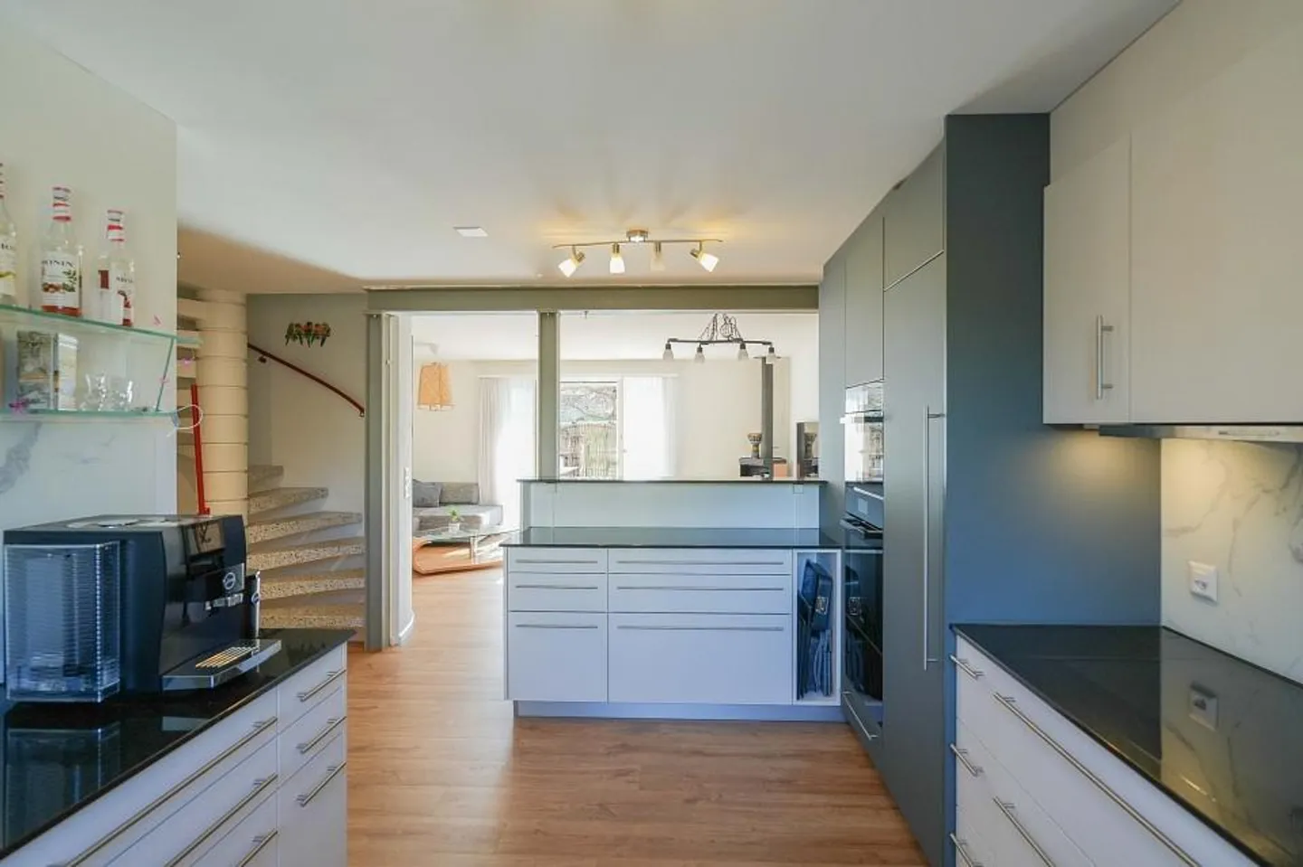 Nel centro - eppure così tranquillo: casa unifamiliare angolare di 5,5 stanze - Foto 5 di 13