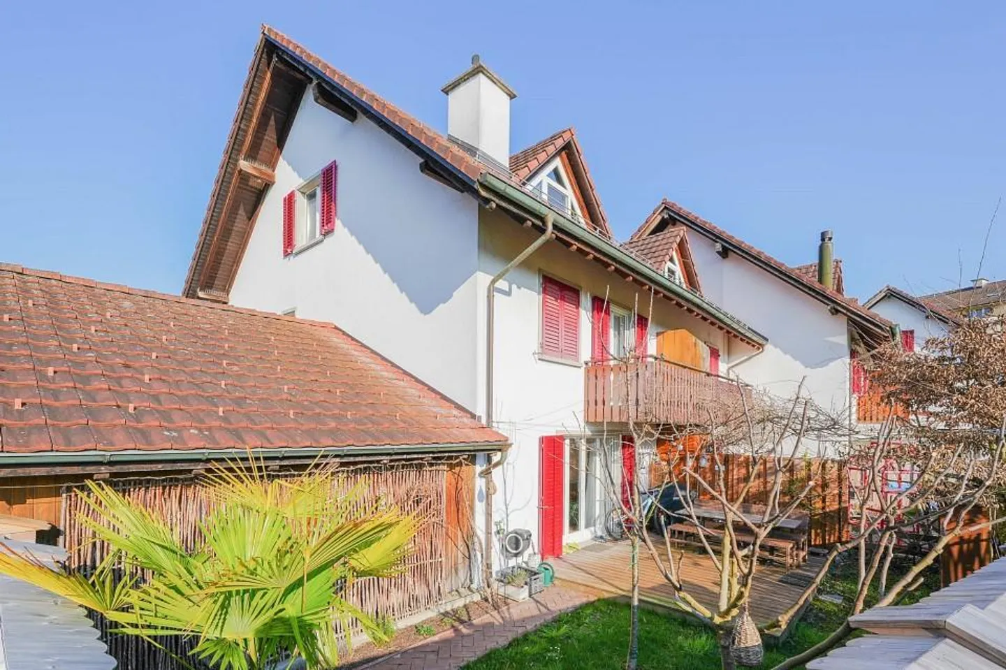 Nel centro - eppure così tranquillo: casa unifamiliare angolare di 5,5 stanze - Foto 1 di 13