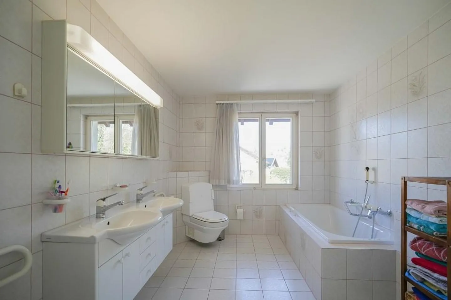 Nel centro - eppure così tranquillo: casa unifamiliare angolare di 5,5 stanze - Foto 8 di 13