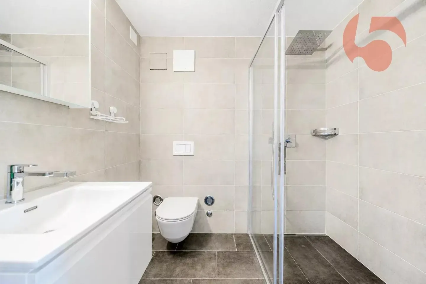 Magnifique appartement de 3,5 pièces de 102,8 m² dans une PPE avec seulement 3 appartements - Photo 9 sur 13