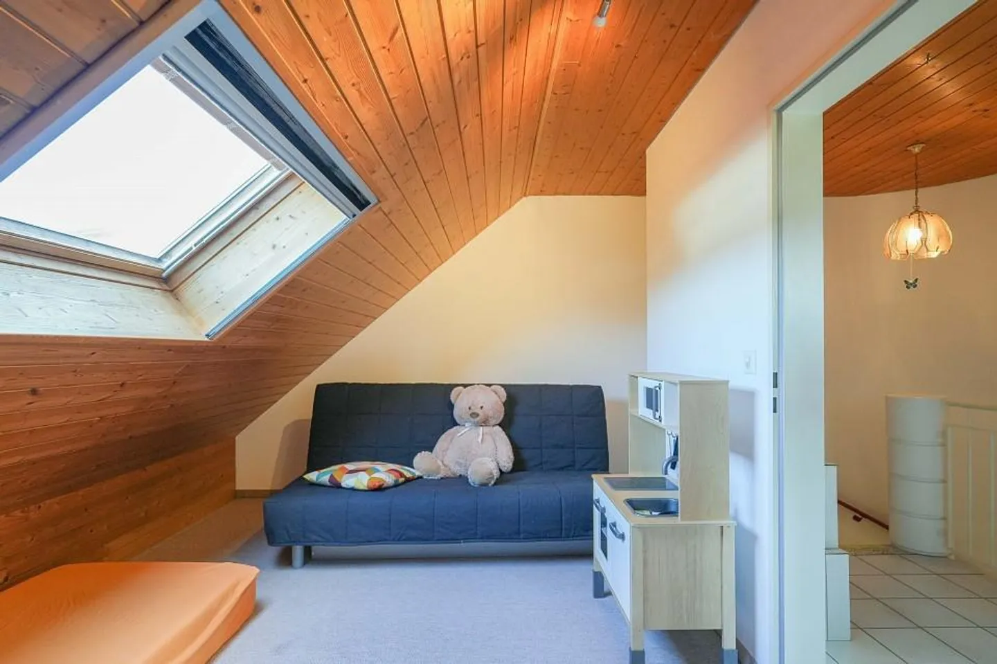 Nel centro - eppure così tranquillo: casa unifamiliare angolare di 5,5 stanze - Foto 10 di 13