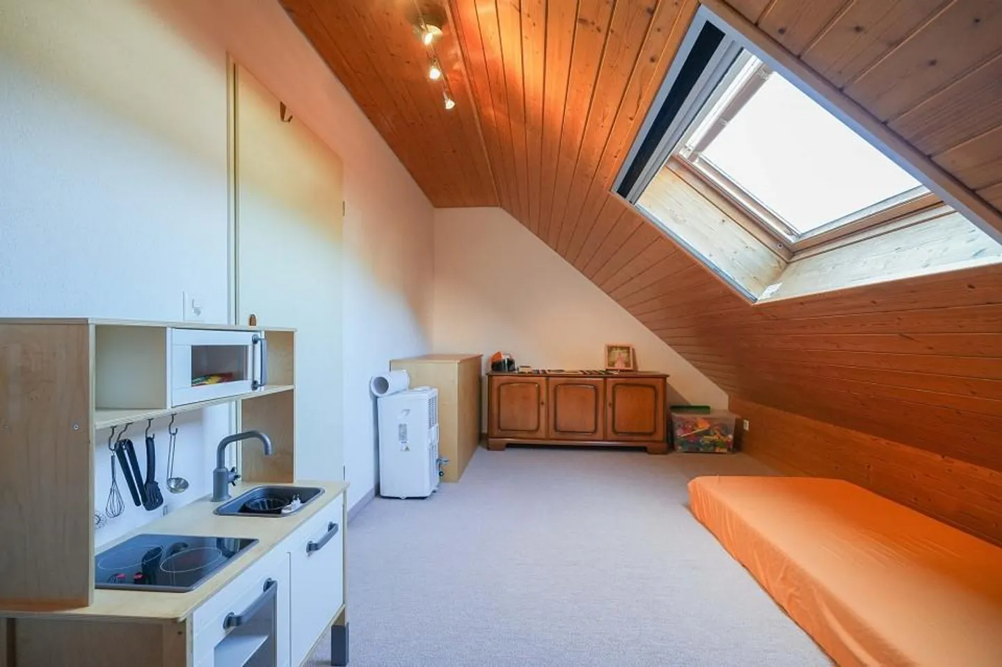 Nel centro - eppure così tranquillo: casa unifamiliare angolare di 5,5 stanze - Foto 13 di 13