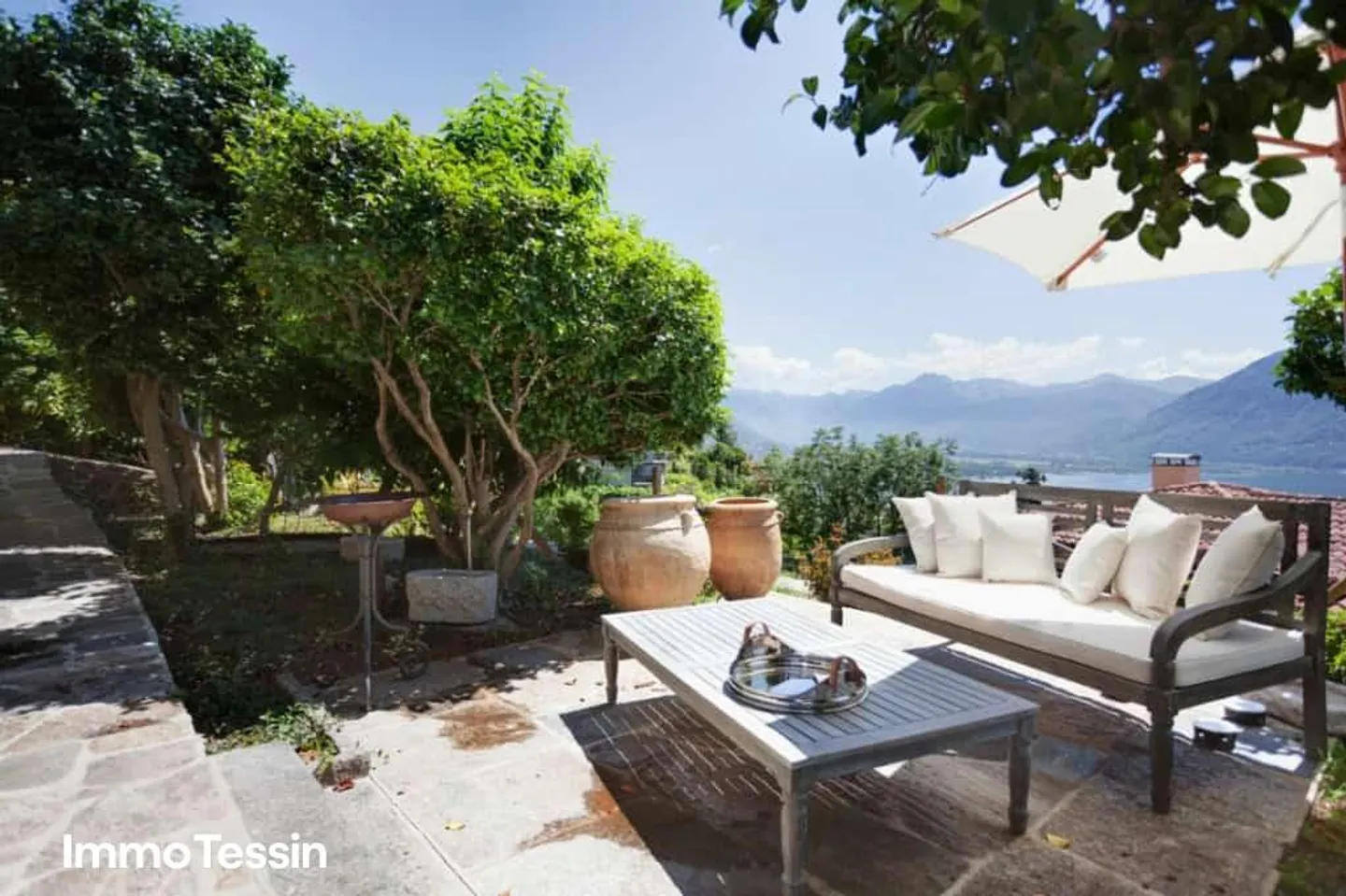 UNIQUE: Symphony of Luxury and the Style of a Bygone Era - Photo 2 of 13