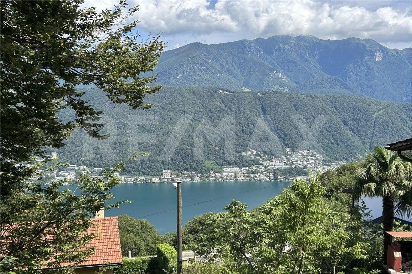 Terrain constructible à Carona avec vue sur le lac - Photo 1 sur 13