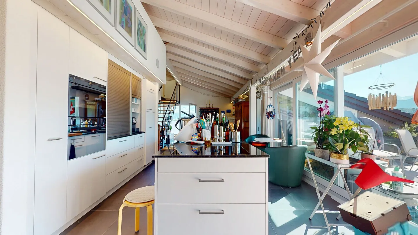 Modern penthouse apartment with spectacular views - Photo 9 of 15