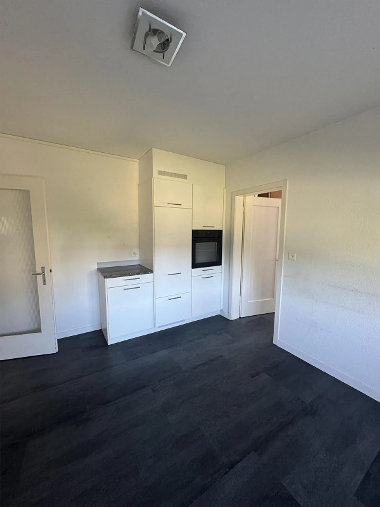 Grosszügige Wohnung in zentraler Lage - Foto 2 von 6