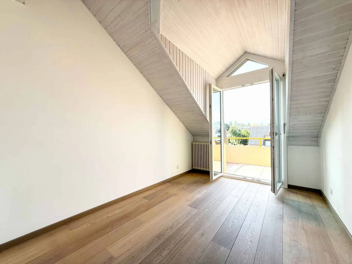 In Gland - Heller Duplex mit Charakter, in absoluter Ruhe - Foto 3 von 11