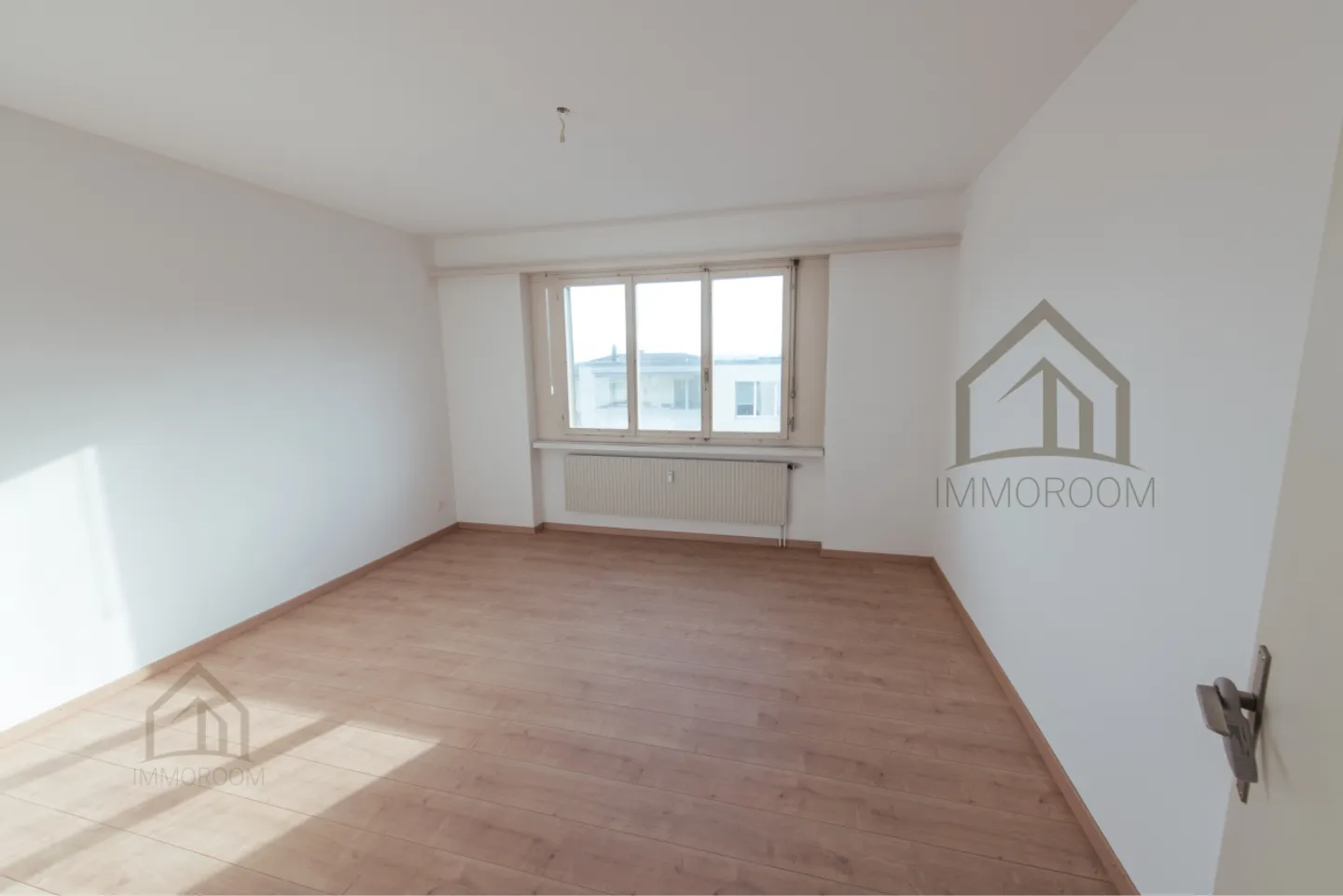 Freshly renovated 4-room apartment in a quiet residential area - Photo 4 of 10