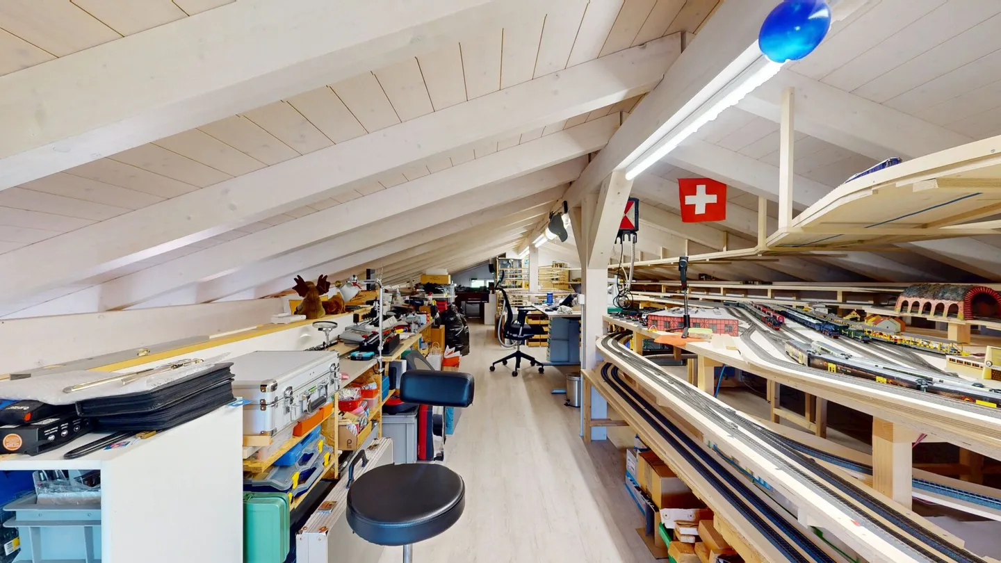 Modern penthouse apartment with spectacular views - Photo 12 of 15