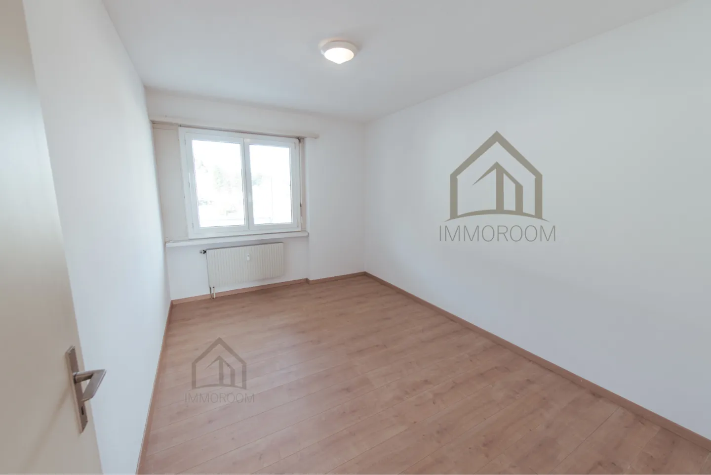 Freshly renovated 4-room apartment in a quiet residential area - Photo 5 of 10