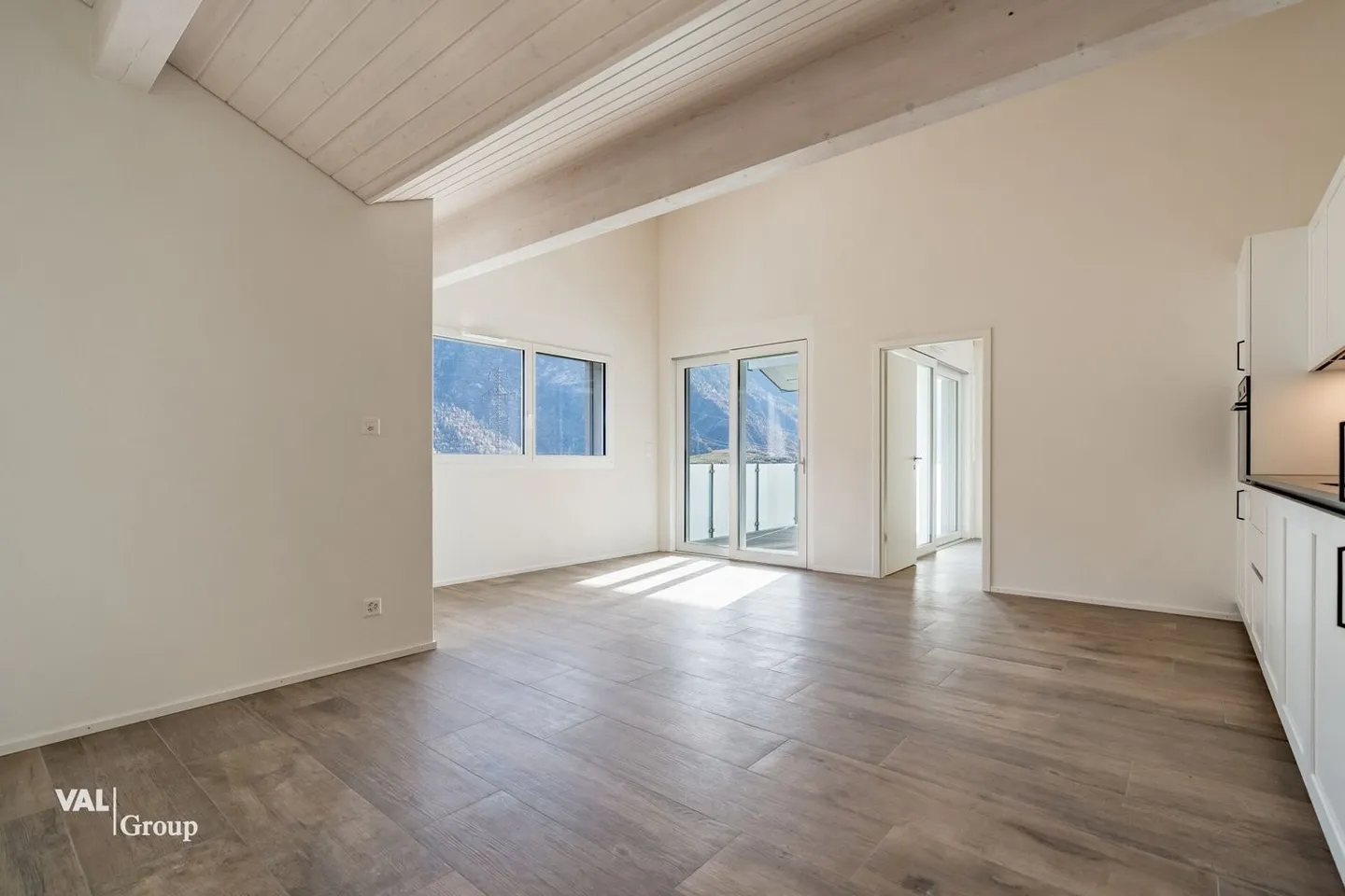 Magnifique attique 4.5 pièces lumineux avec balcon - Foto 2 von 13