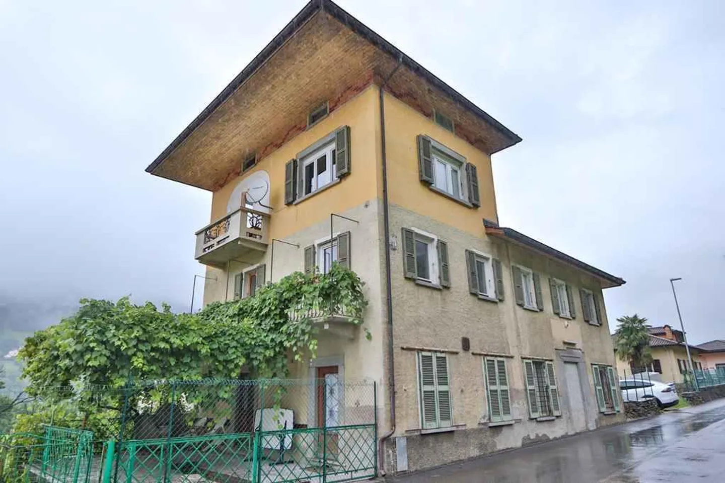 Casa ticinese di 16 stanze con 4 appartamenti con terreno edificabile e vista - Foto 5 di 21