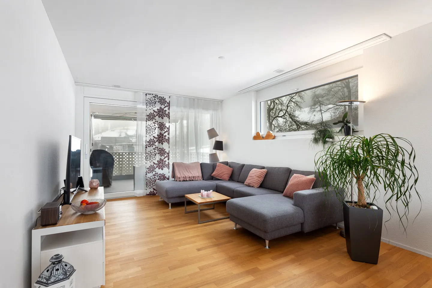 Modern 4.5-Room Apartment - Photo 1 of 10