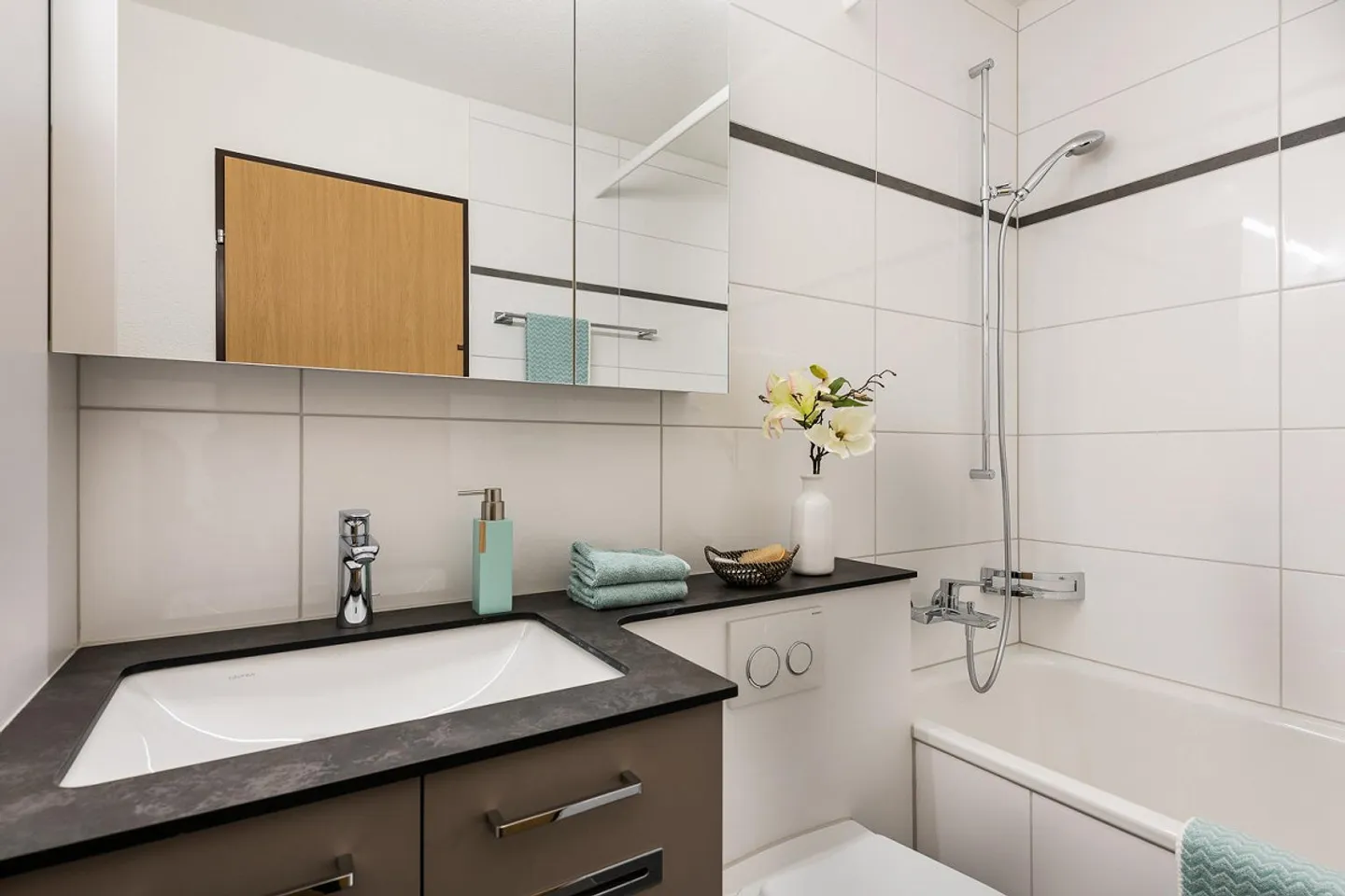 Apartment with Charm - Photo 5 of 5