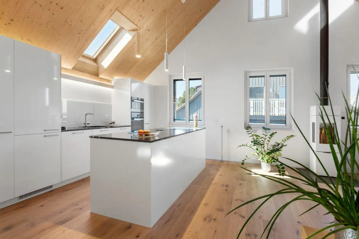 Spacious and Modern Penthouse Apartment - Photo 1 of 13