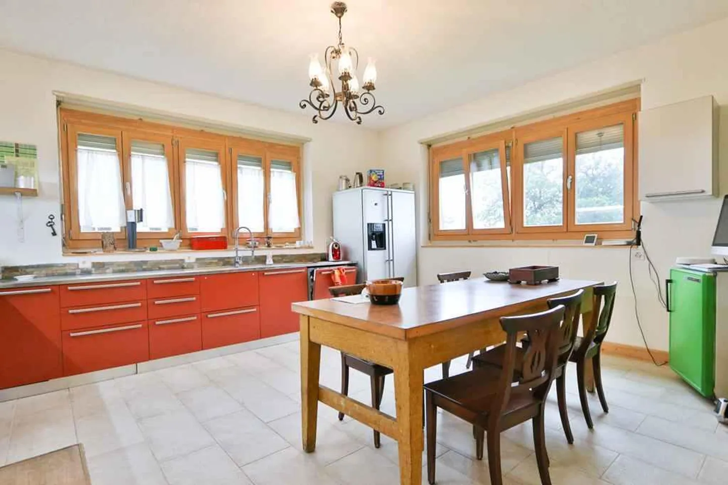 Casa ticinese di 16 stanze con 4 appartamenti con terreno edificabile e vista - Foto 3 di 21