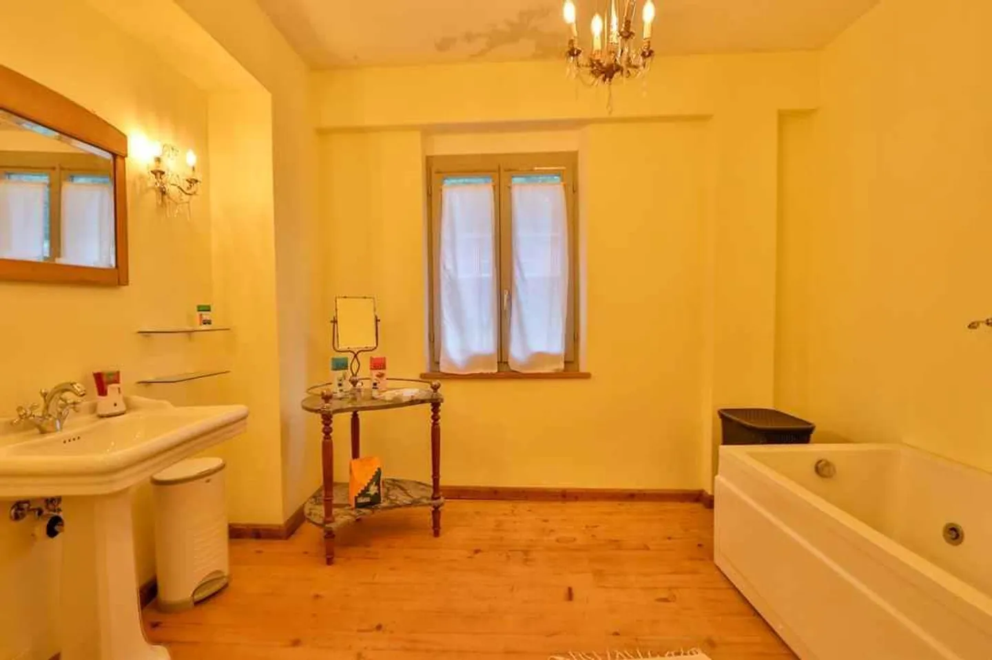 Casa ticinese di 16 stanze con 4 appartamenti con terreno edificabile e vista - Foto 4 di 21
