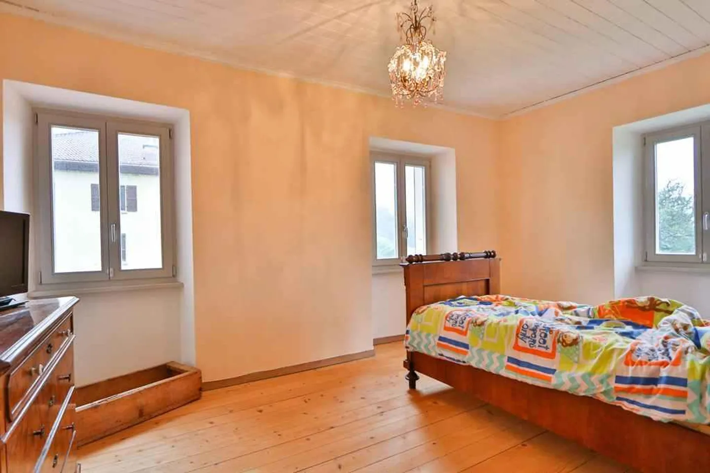Casa ticinese di 16 stanze con 4 appartamenti con terreno edificabile e vista - Foto 12 di 21
