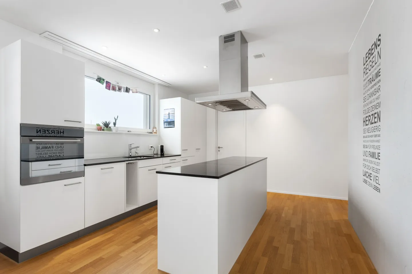 Modern 4.5-Room Apartment - Photo 5 of 10