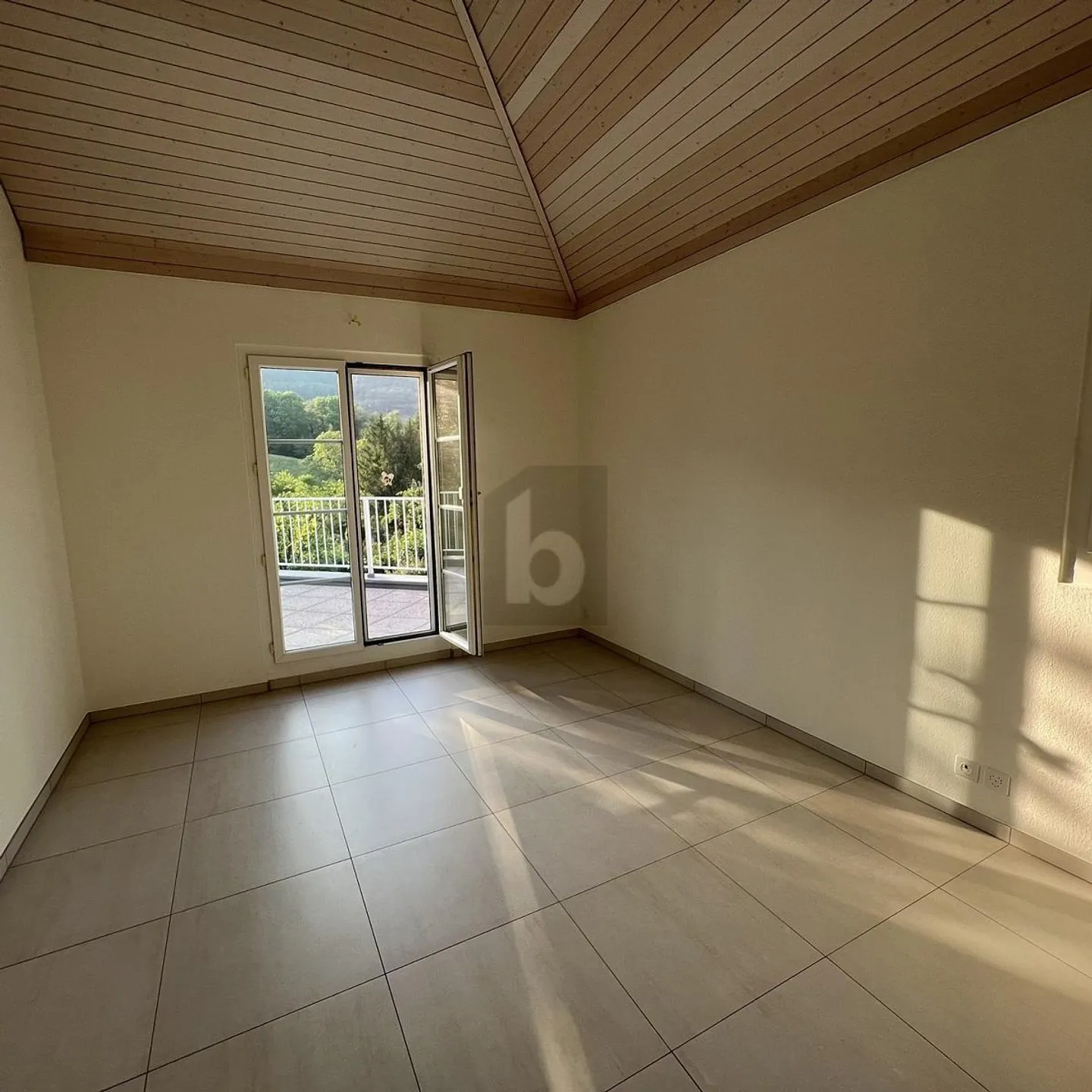 MODERNE AVEC CHARME ET BEAUCOUP DE JOUR - Photo 3 sur 6