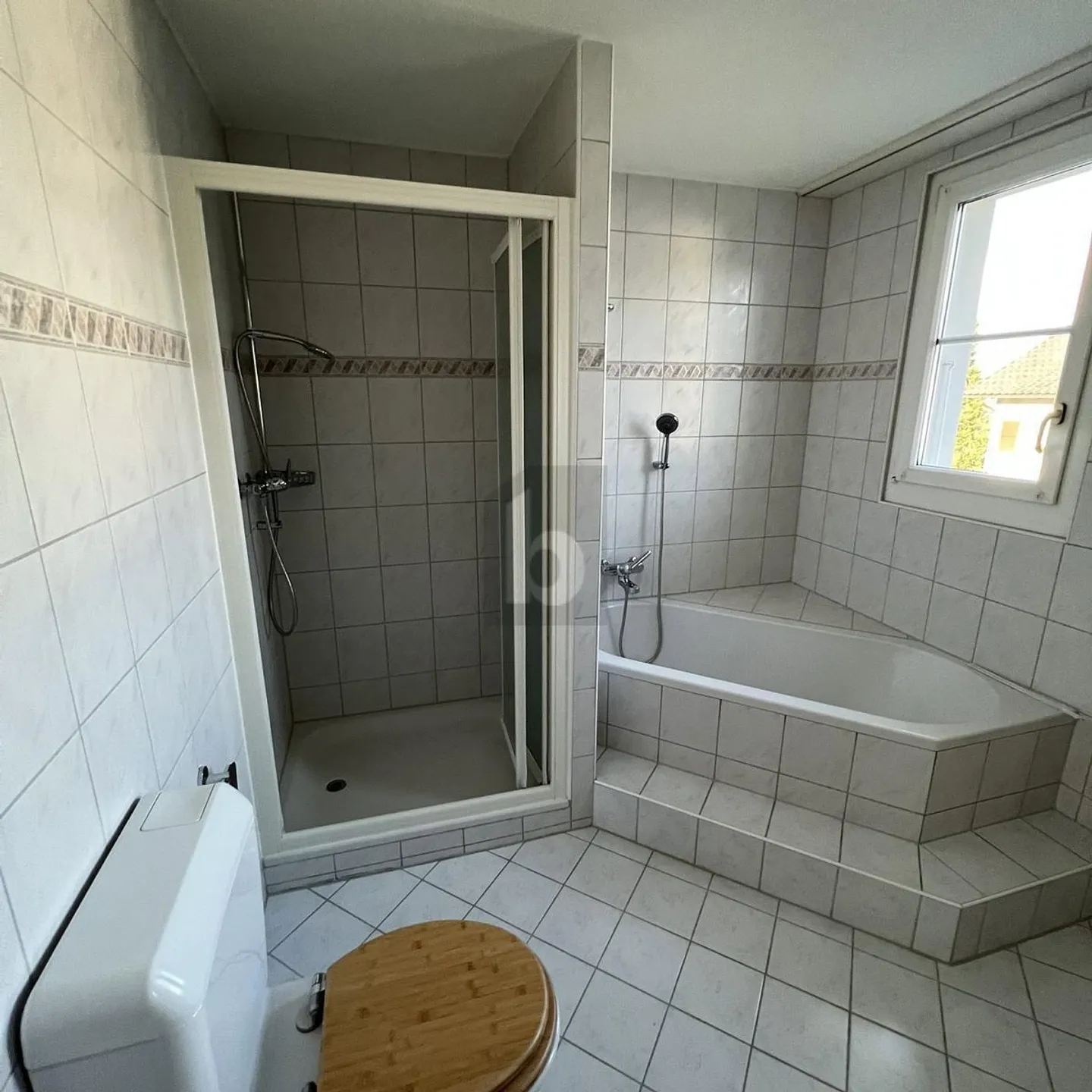 MODERNE AVEC CHARME ET BEAUCOUP DE JOUR - Photo 4 sur 6