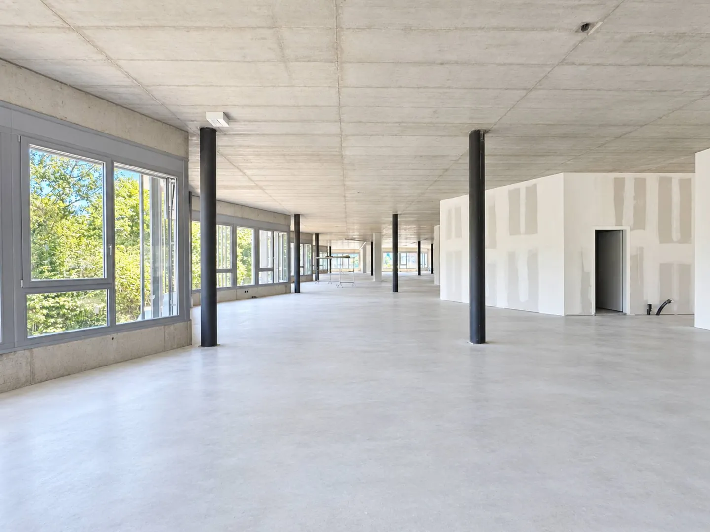 1,600 M² INDUSTRIAL & R&D SPACE - GREATER LAUSANNE - Photo 1 of 3