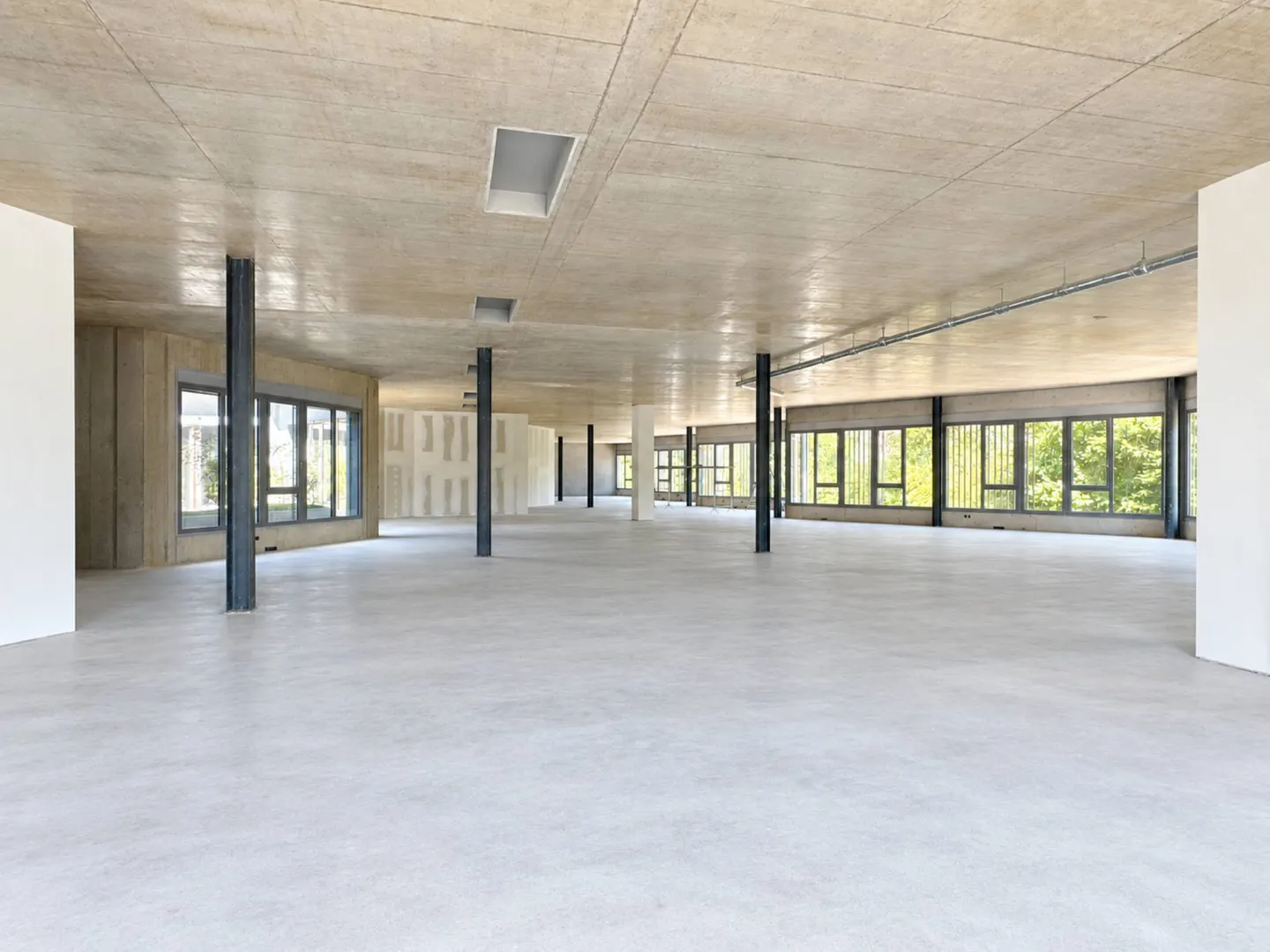 1,600 M² INDUSTRIAL & R&D SPACE - GREATER LAUSANNE - Photo 2 of 3