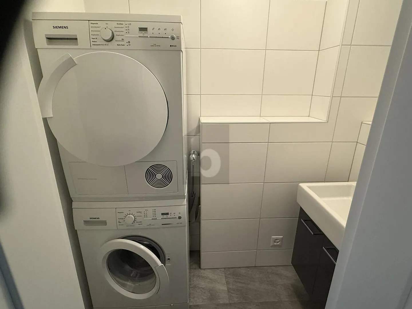 HELL, MODERN WITH BALCONY AND TOP KITCHEN - Photo 3 of 6