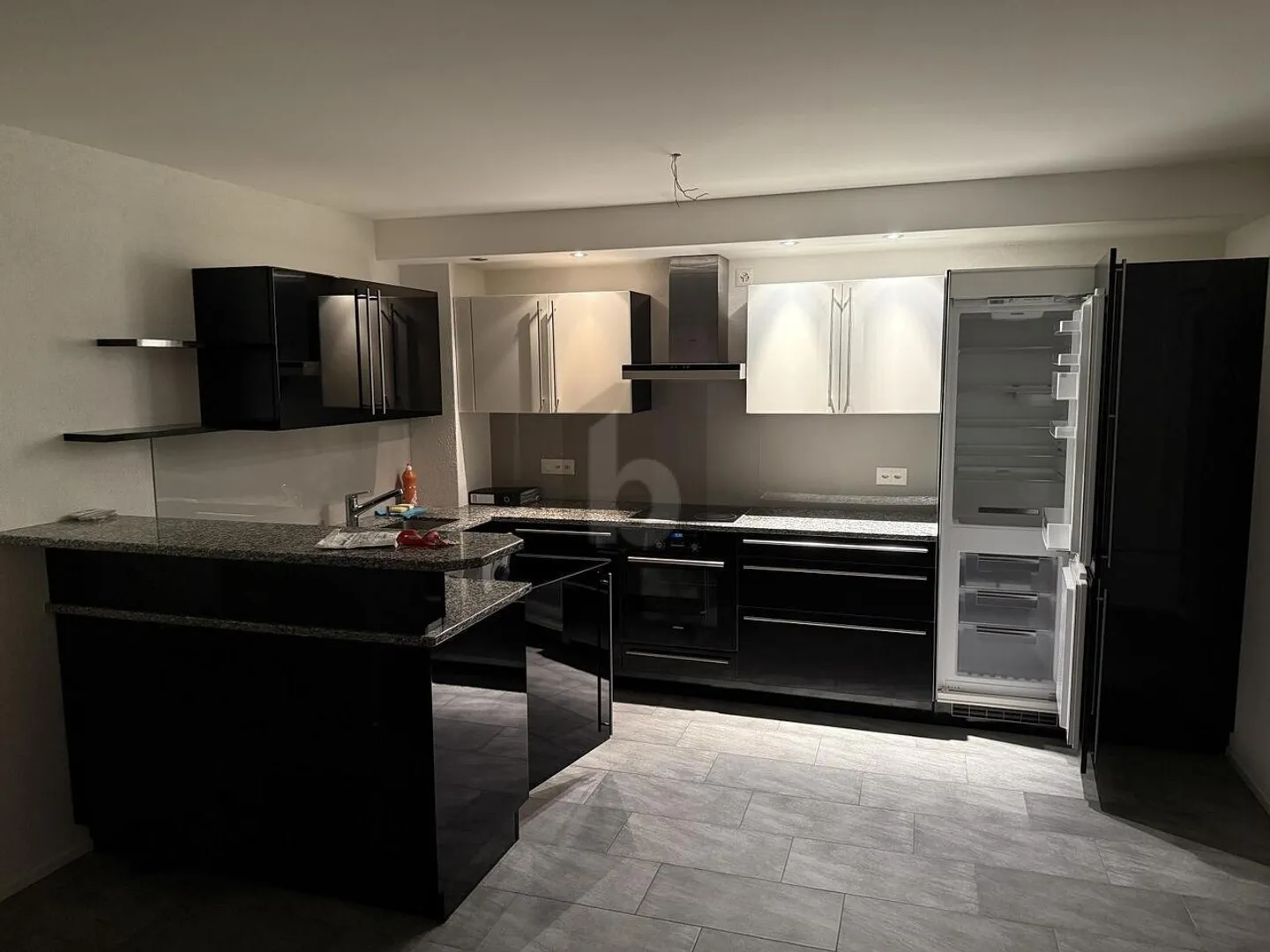 HELL, MODERN WITH BALCONY AND TOP KITCHEN - Photo 5 of 6