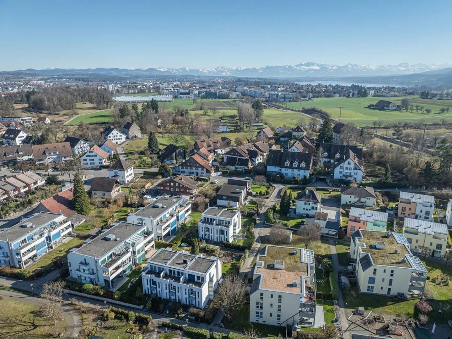 Between Everyday Life and Arrival - Photo 4 of 4