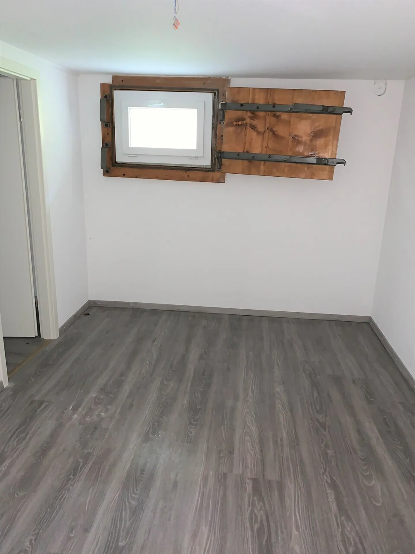 Renovated Warehouse in Villeneuve - Photo 3 of 7