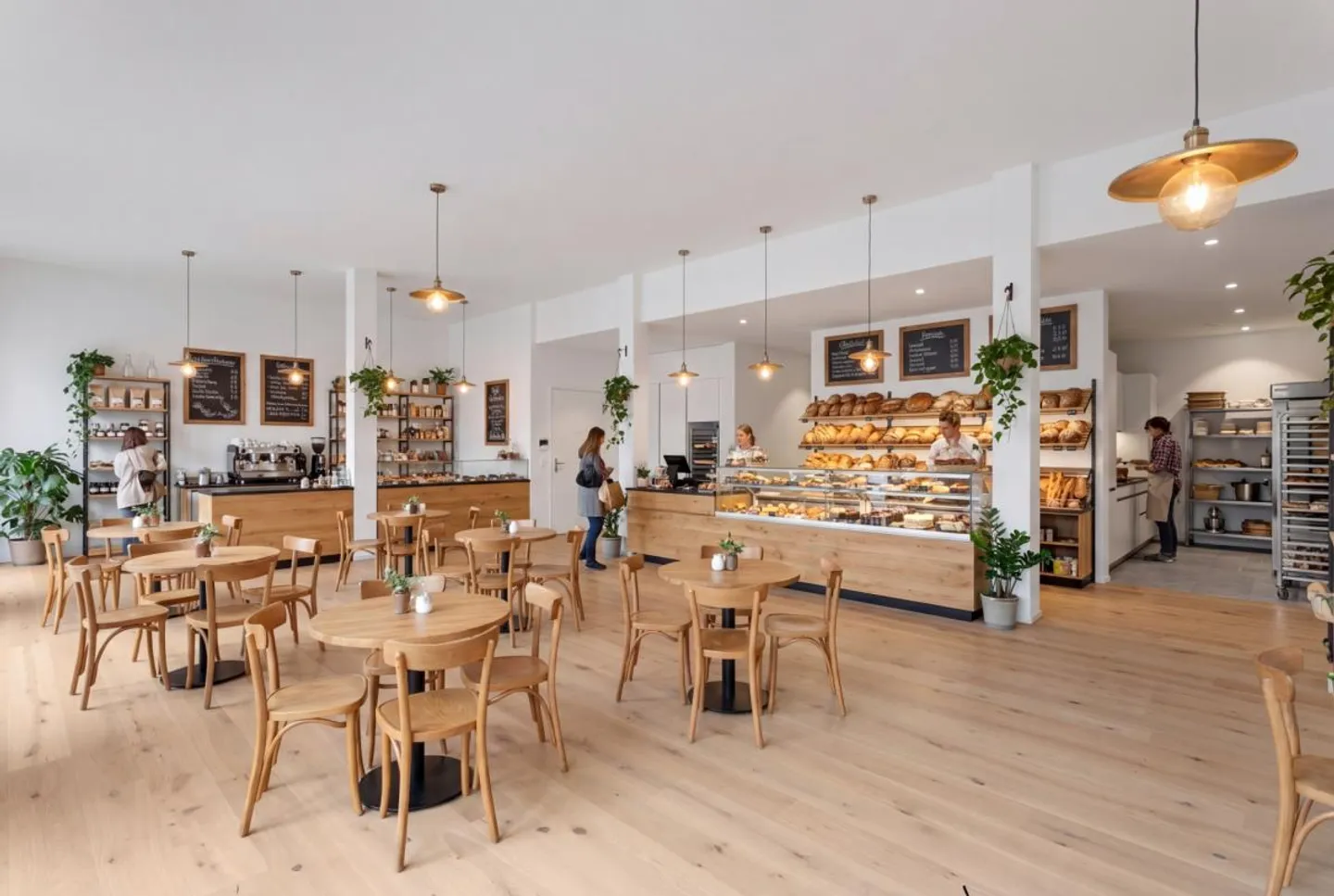 First occupancy: Modern commercial space with high-quality expansion in central... - Photo 4 of 15
