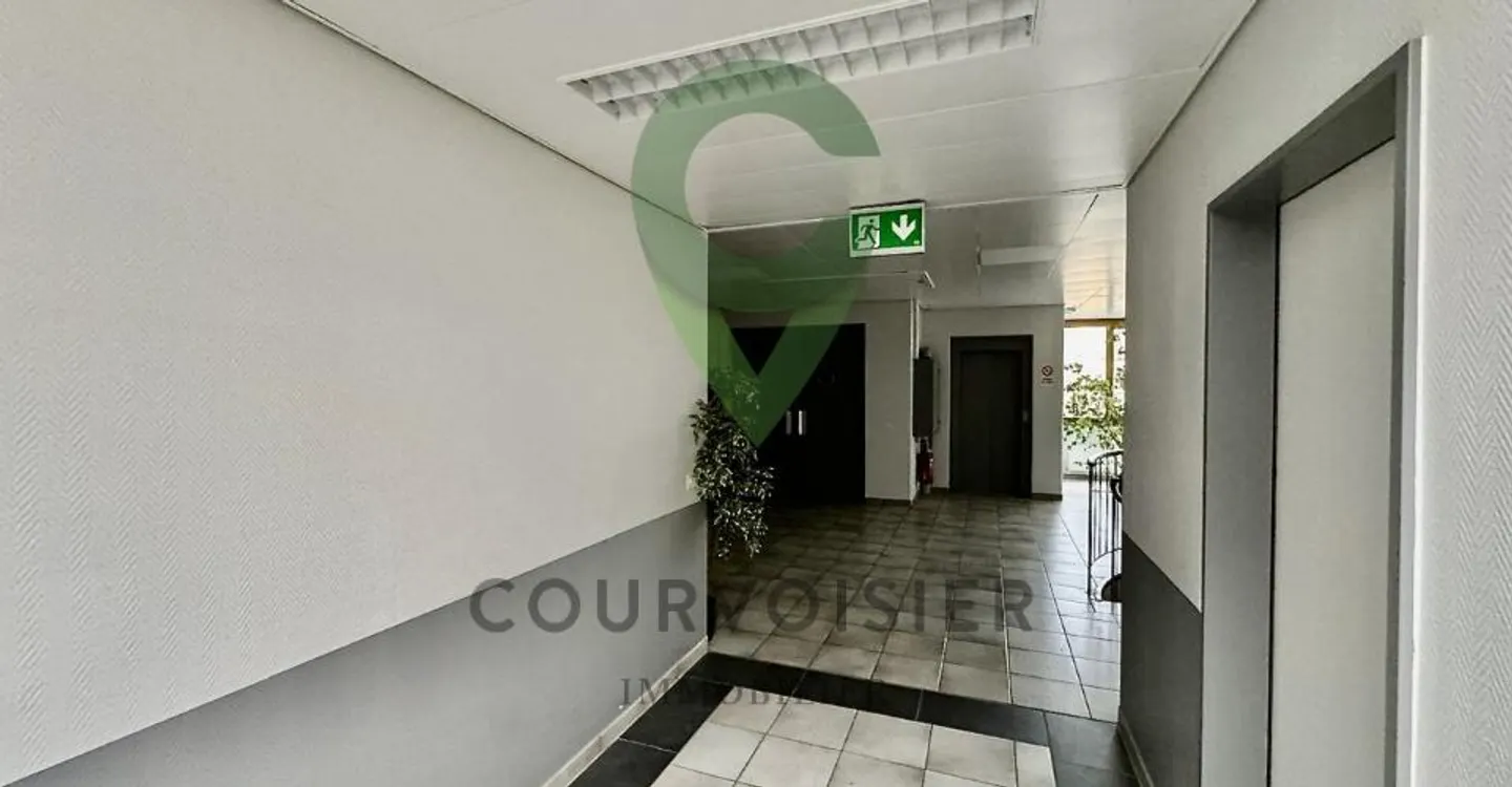 Superficie mista affitto di box di stoccaggio e ufficio - Foto 7 di 11