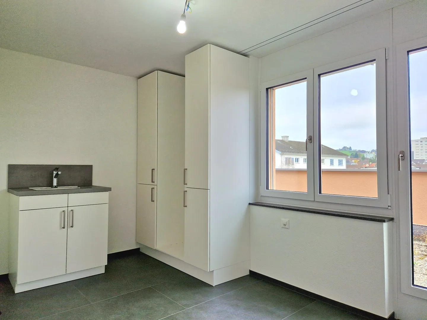 Dreamlike, completely renovated 5.5 room penthouse apartment with fireplace - Photo 9 of 17