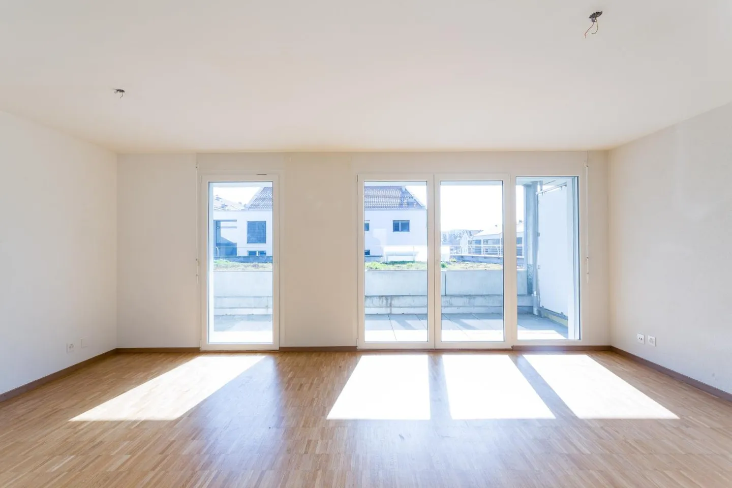 Appartement spacieux avec terrasse - Photo 3 sur 10