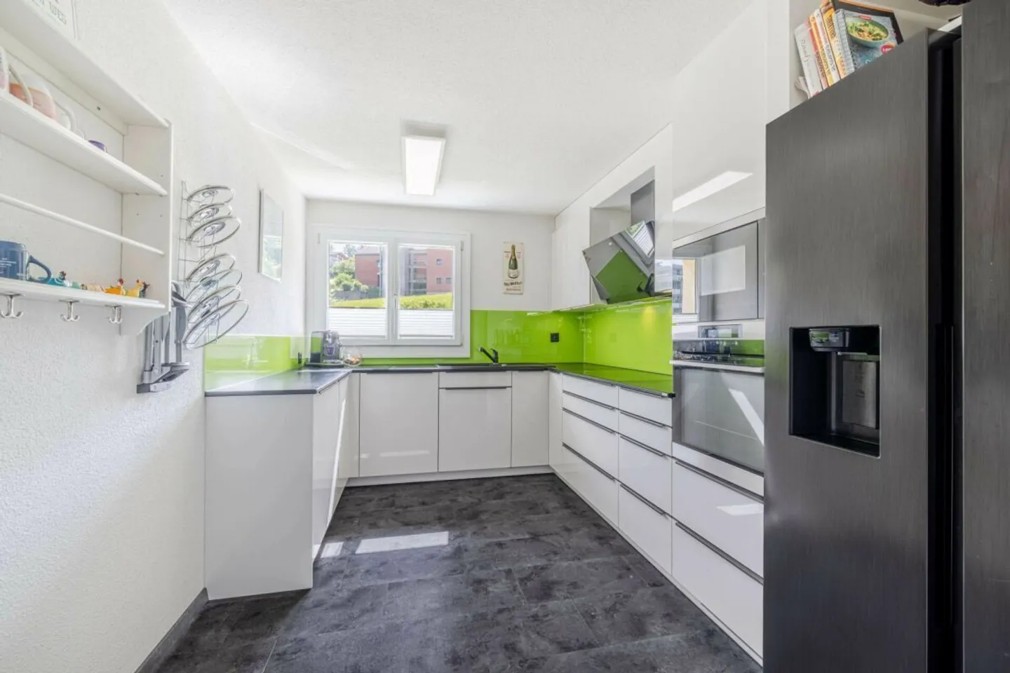 Completely renovated 4.5-room apartment in an idyllic location - Photo 4 of 10