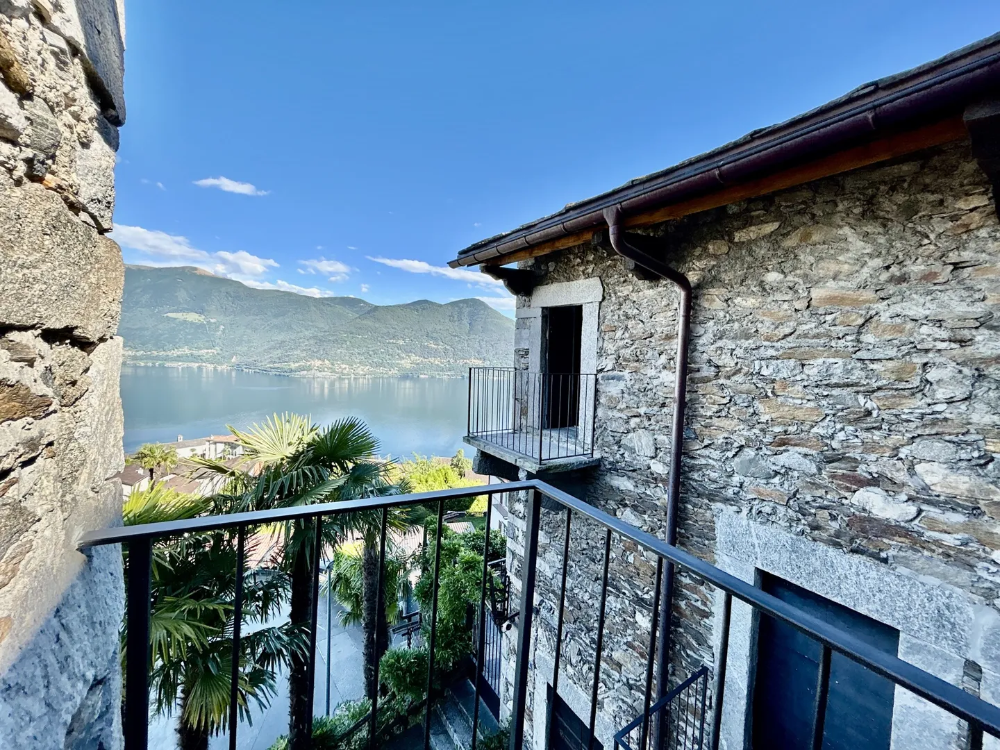 RESIDENCE SECONDAIRE - RUSTIQUE 2.5 VUE SUR LE LAC À BRISSAGO - Photo 1 sur 9