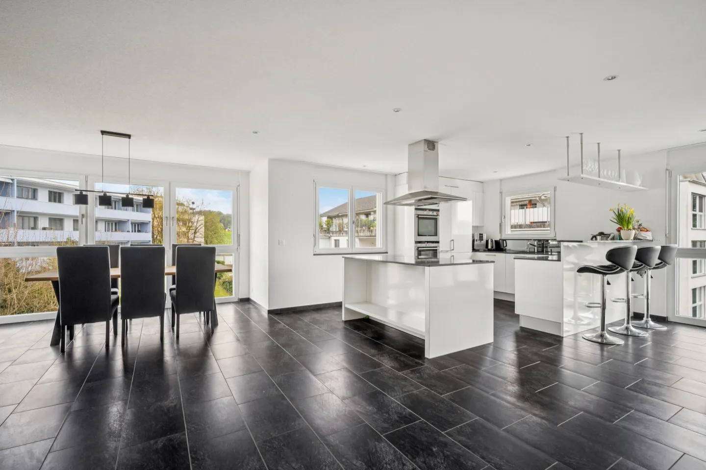 Spacious Living with Timeless Elegance - Photo 2 of 10