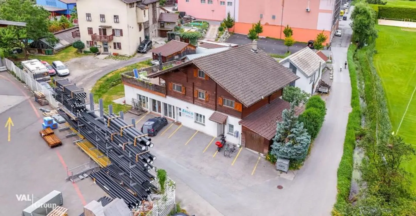 Proprietà residenziale e commerciale attraente con diverse opzioni di utilizzo - Foto 1 di 13