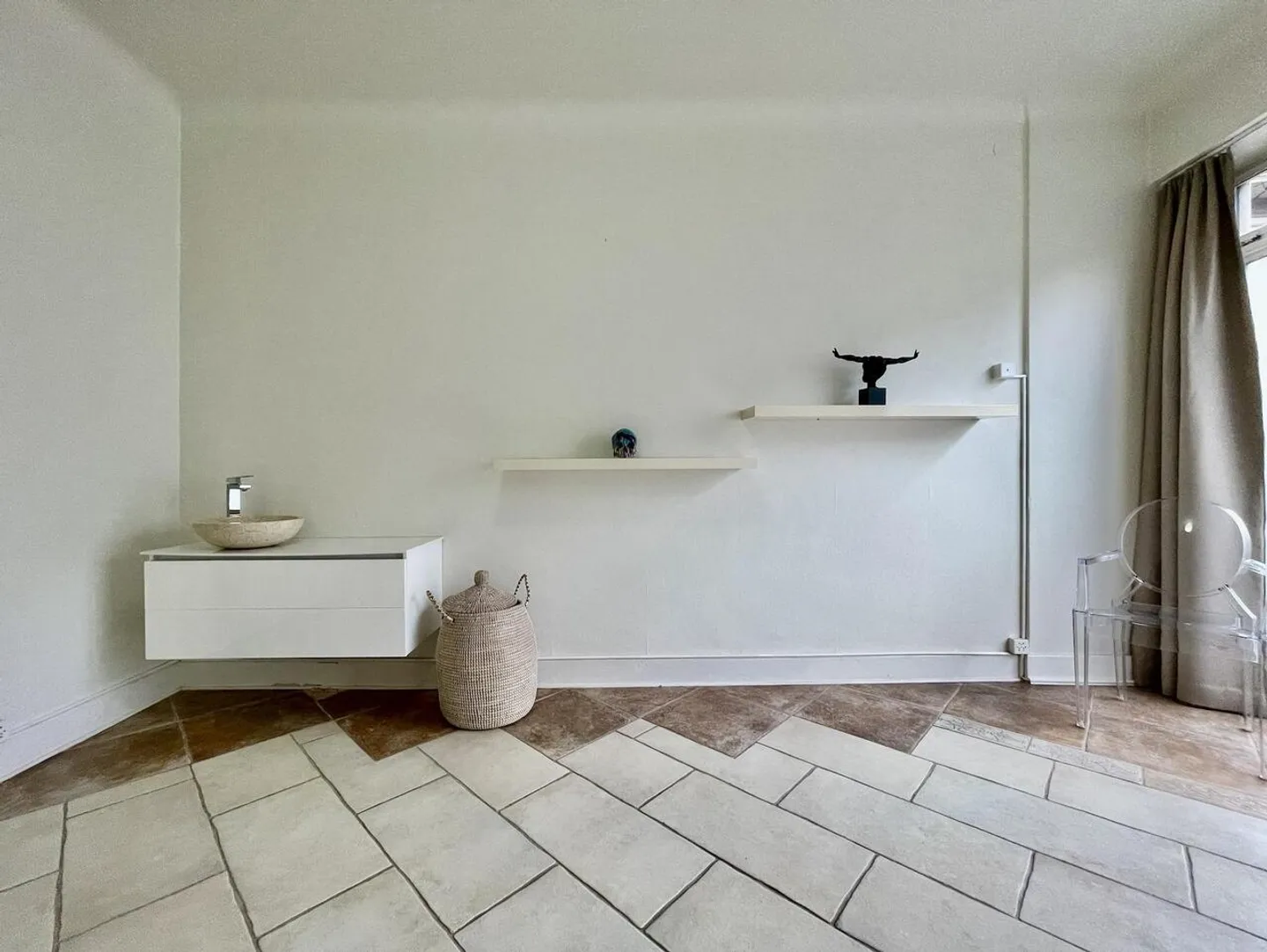 Stanza indipendente in istituto di bellezza - Foto 2 di 6