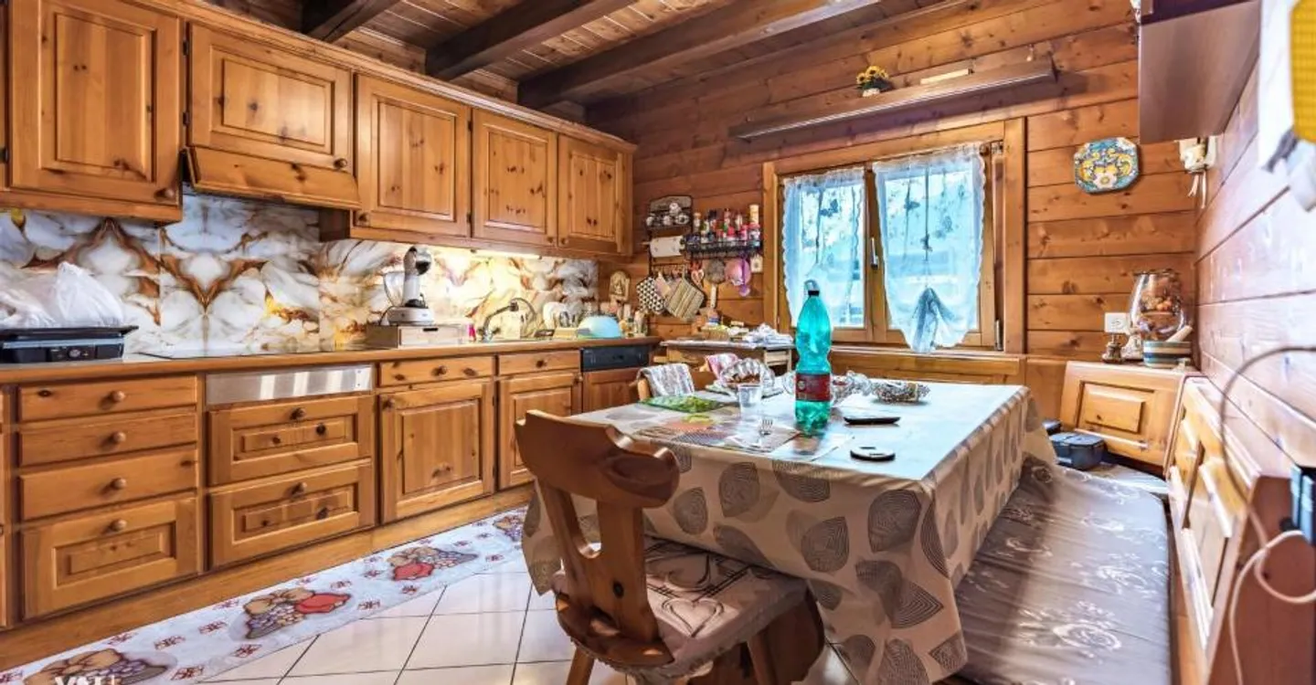 Proprietà residenziale e commerciale attraente con diverse opzioni di utilizzo - Foto 3 di 13