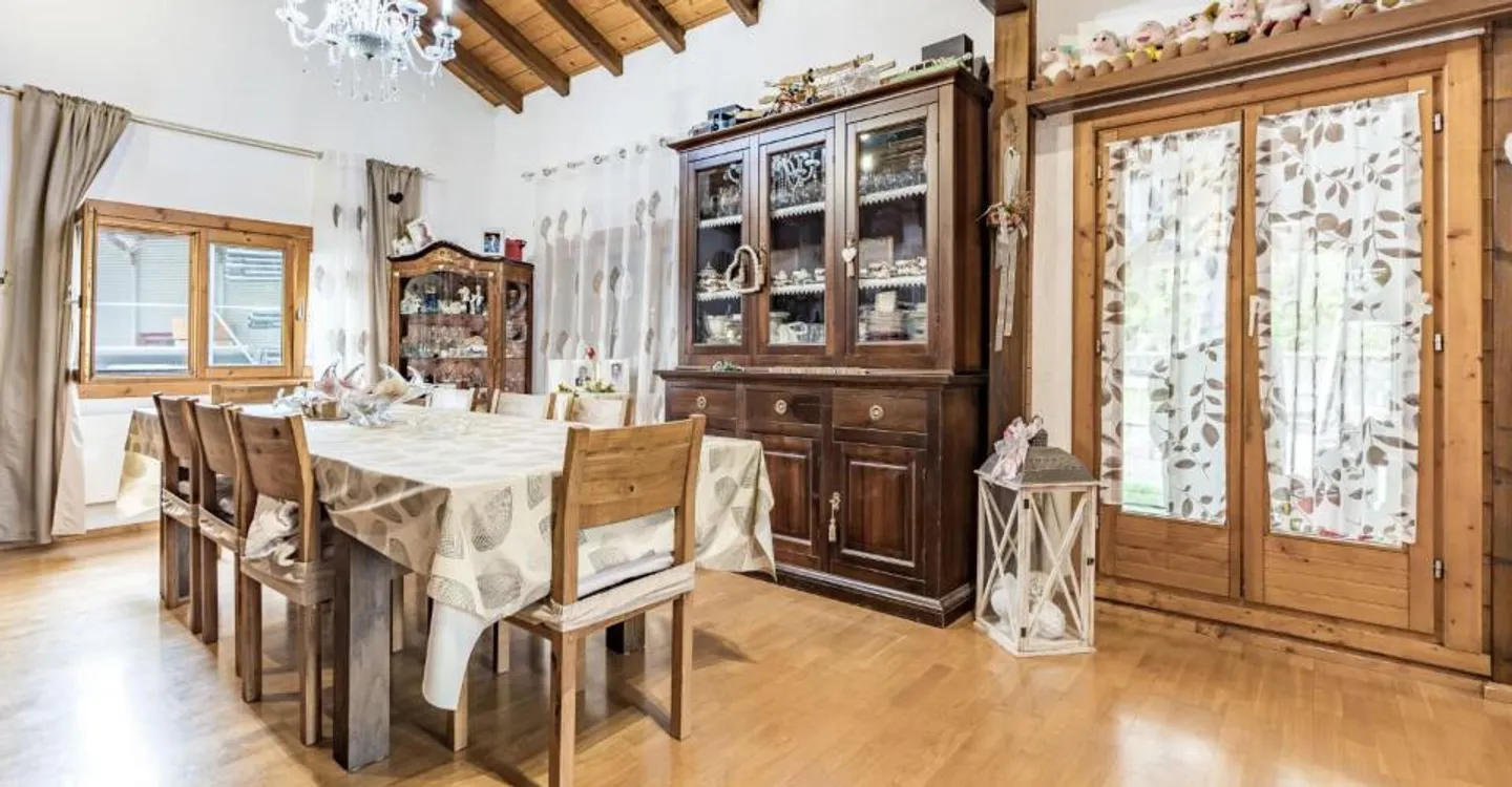 Proprietà residenziale e commerciale attraente con diverse opzioni di utilizzo - Foto 4 di 13