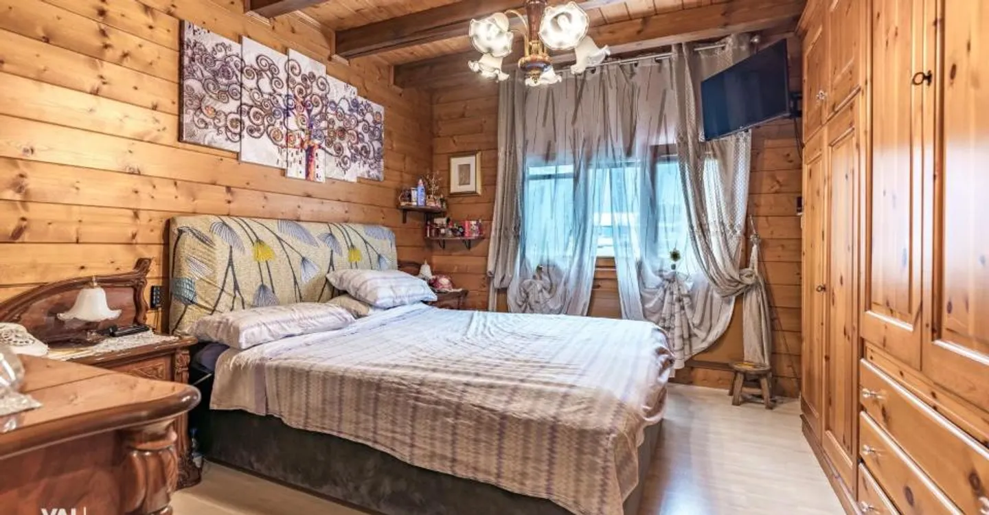 Proprietà residenziale e commerciale attraente con diverse opzioni di utilizzo - Foto 7 di 13