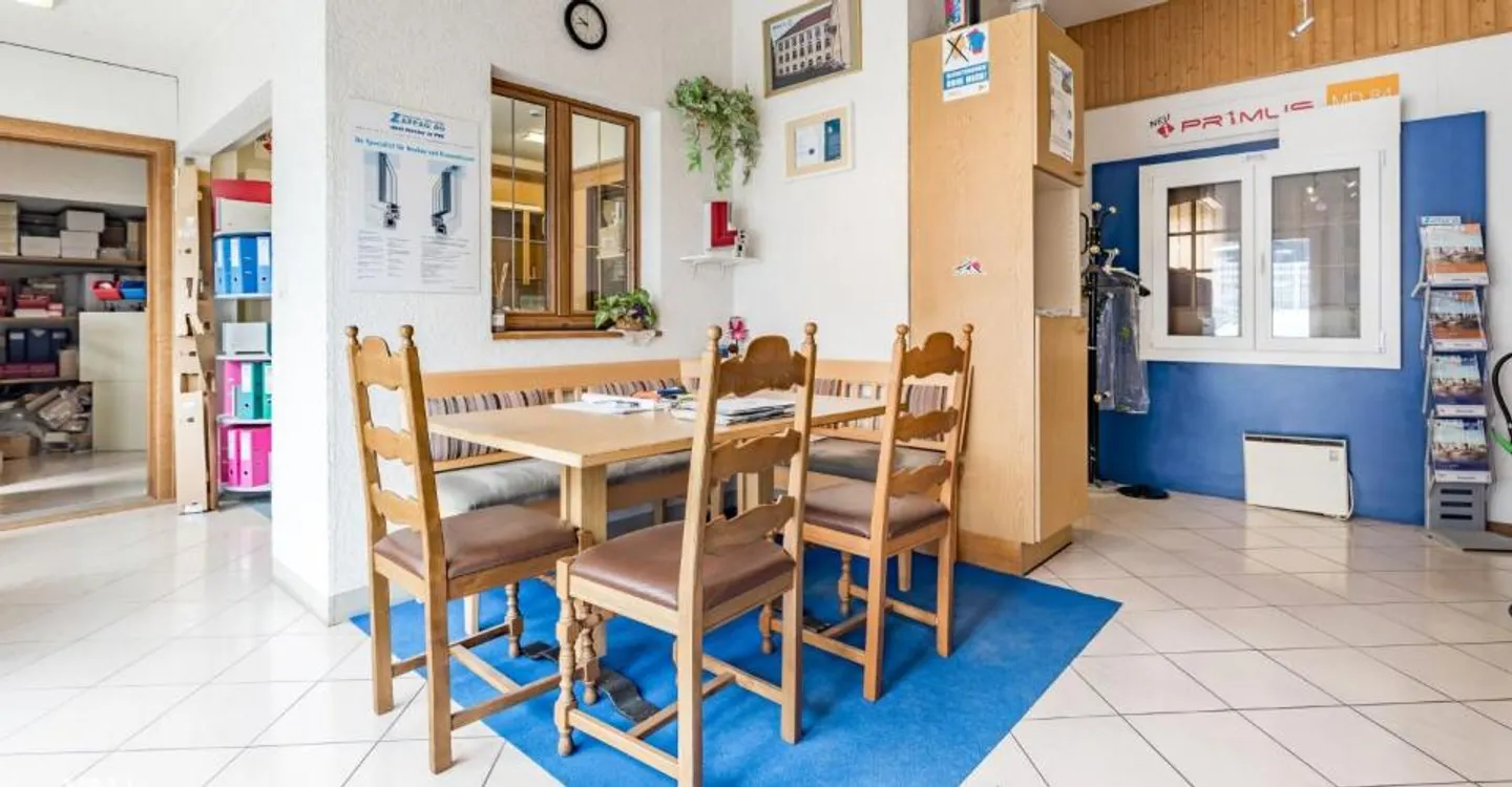 Proprietà residenziale e commerciale attraente con diverse opzioni di utilizzo - Foto 8 di 13