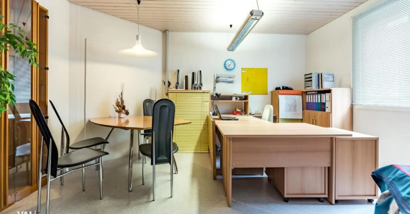 Proprietà residenziale e commerciale attraente con diverse opzioni di utilizzo - Foto 9 di 13