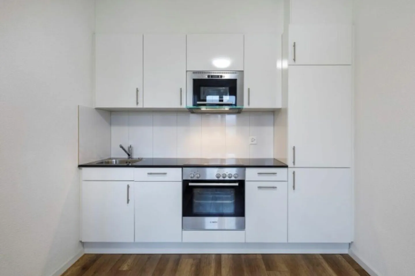 Central 1.5-room apartment by the lake - Photo 3 of 4